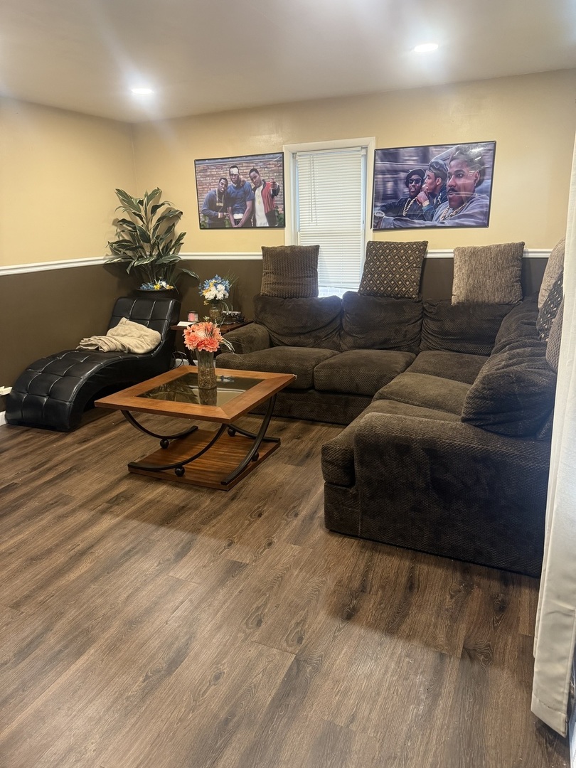 725 E 154th Street, South Holland, IL 60473