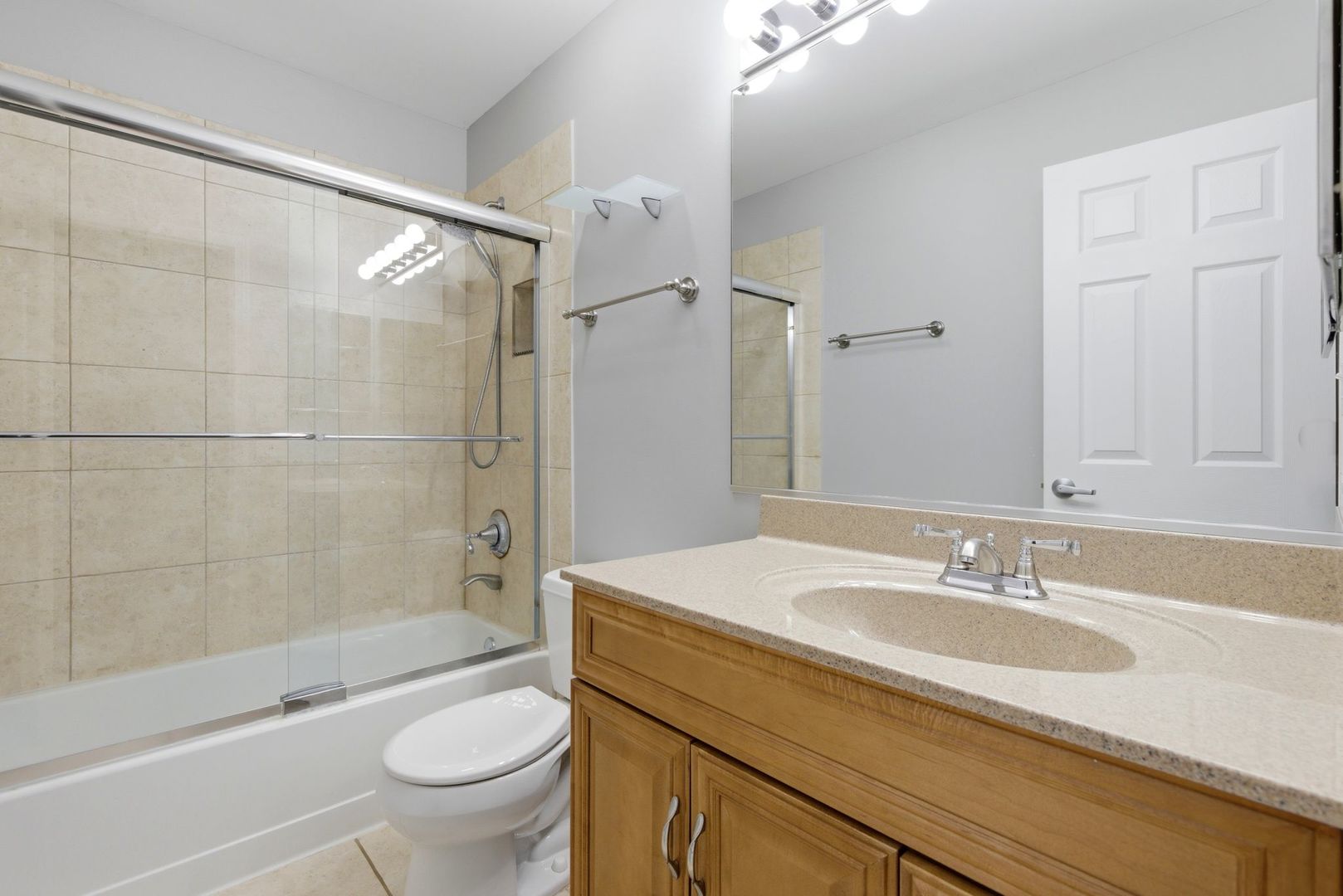 1911 Grove Avenue, Schaumburg, IL 60193
