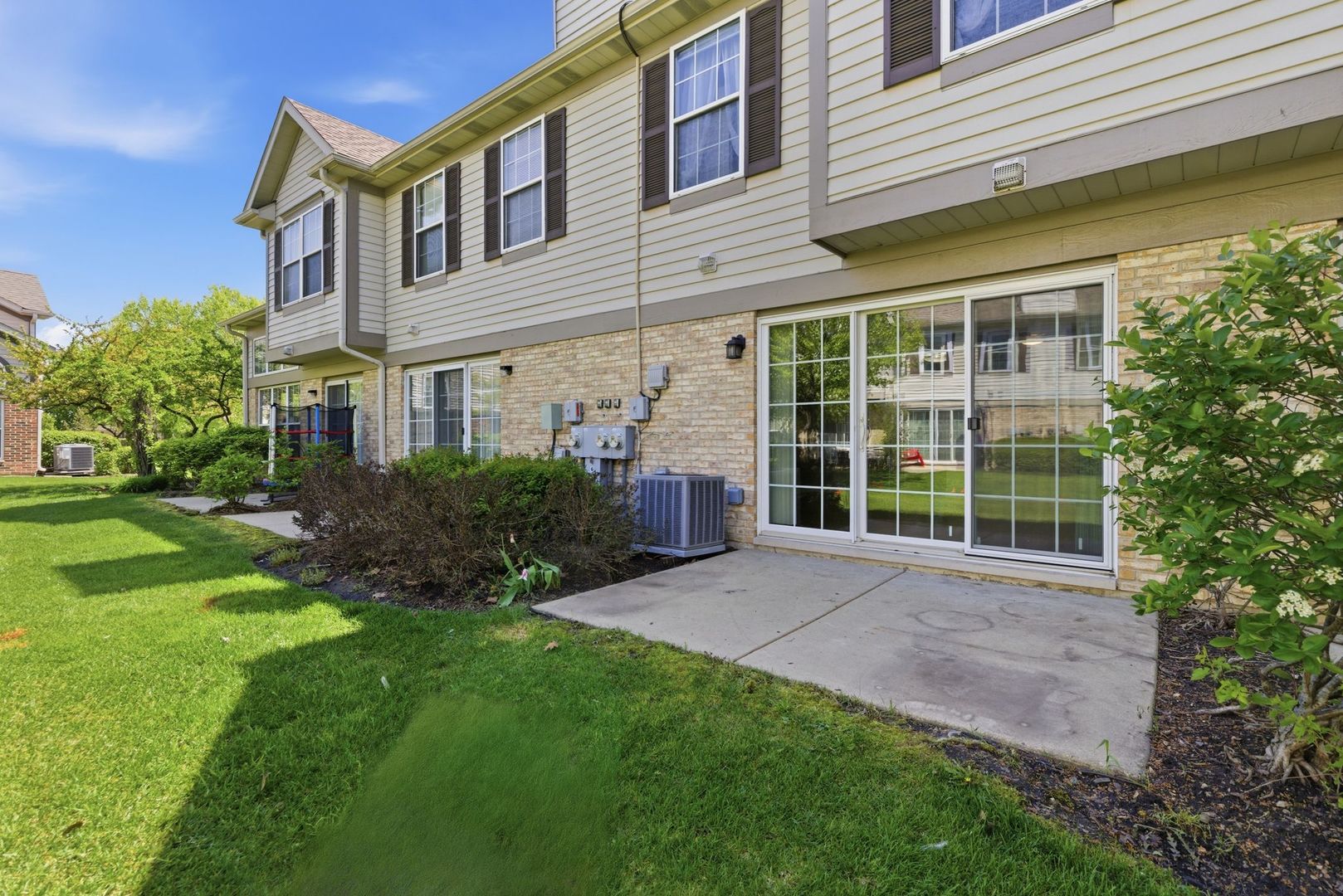 1911 Grove Avenue, Schaumburg, IL 60193