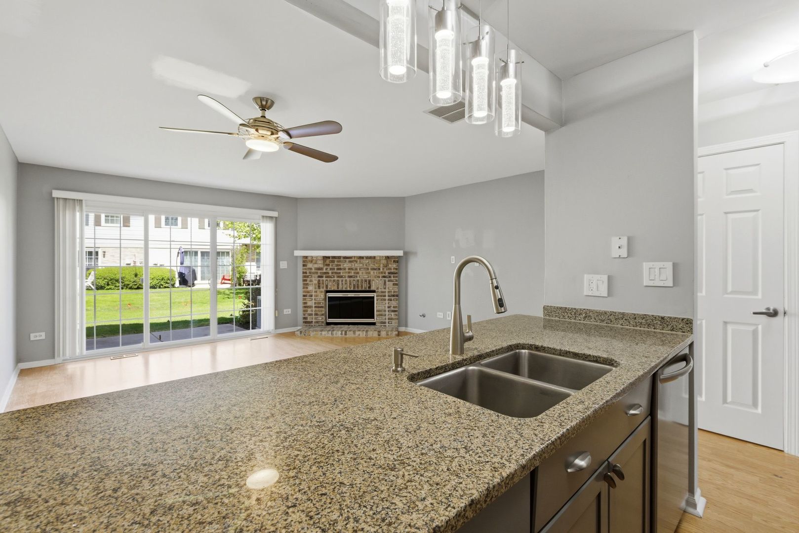 1911 Grove Avenue, Schaumburg, IL 60193