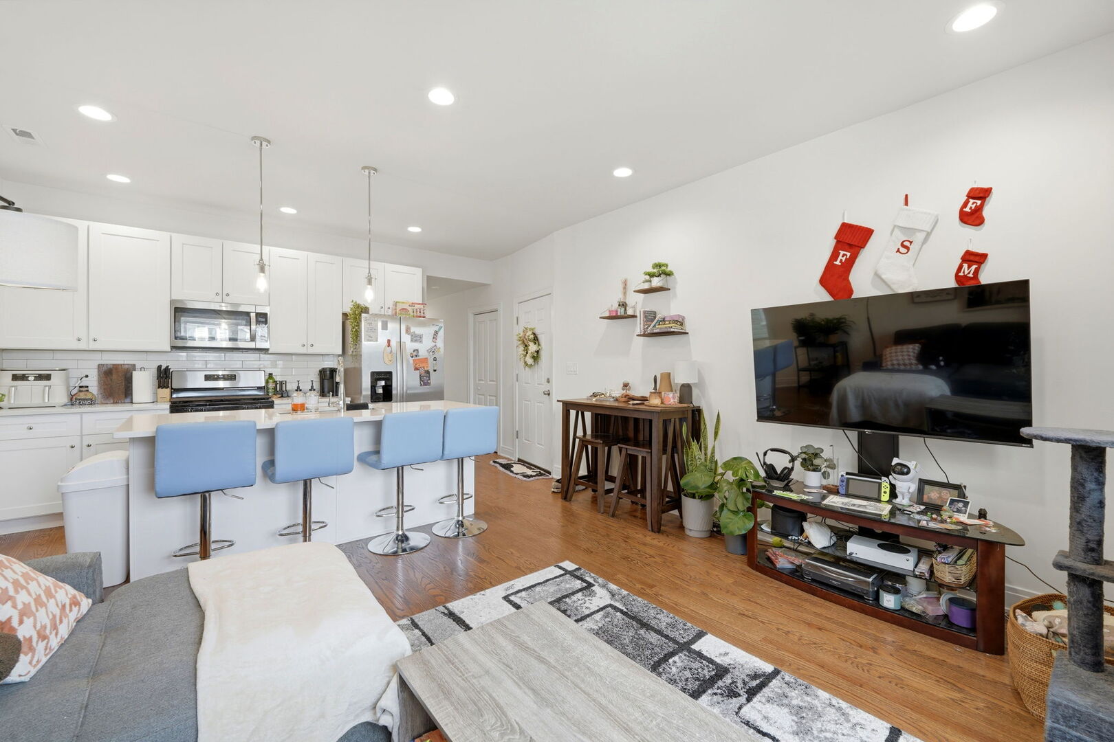 2342 N Lawndale Avenue, Chicago, IL 60647