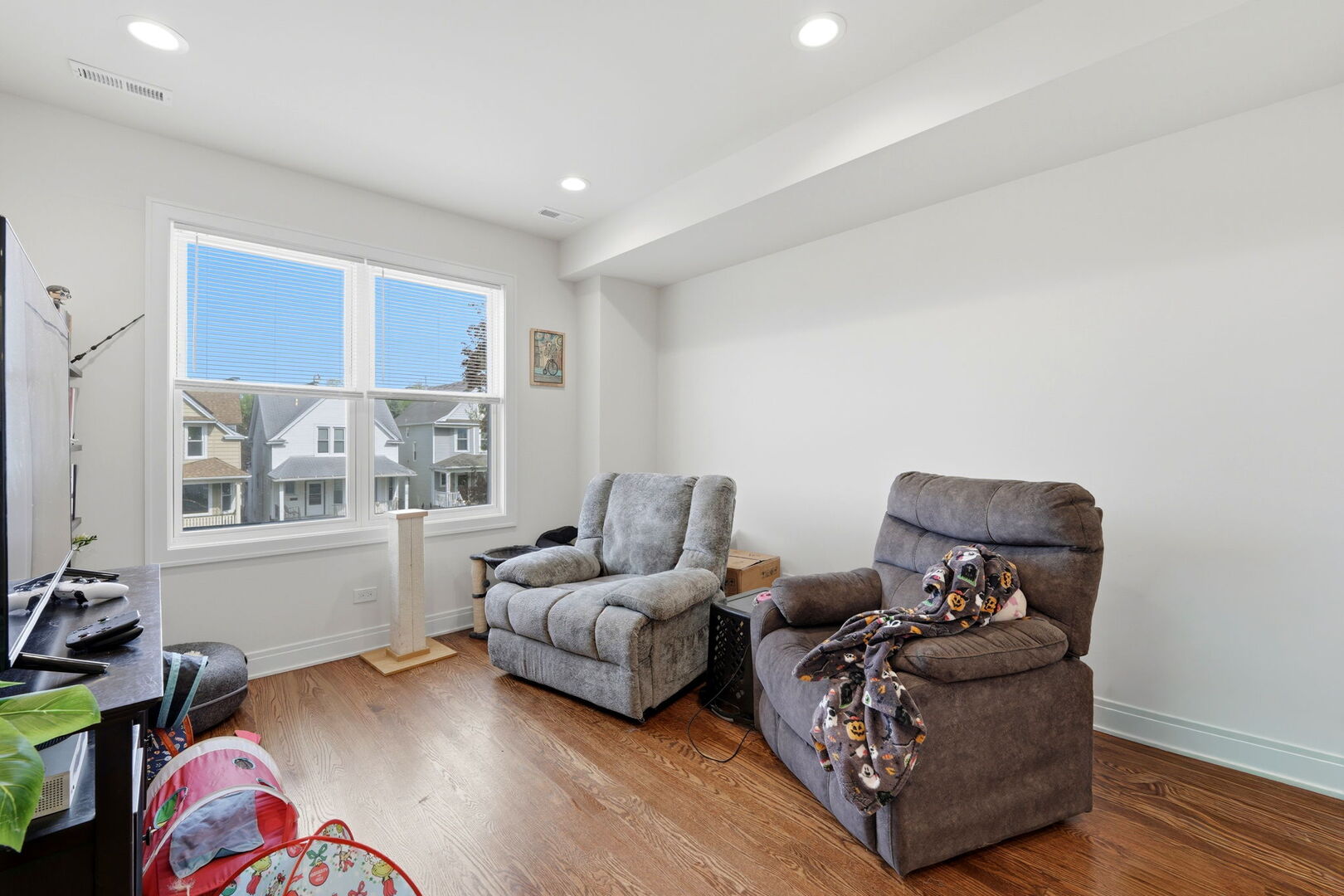 2342 N Lawndale Avenue, Chicago, IL 60647