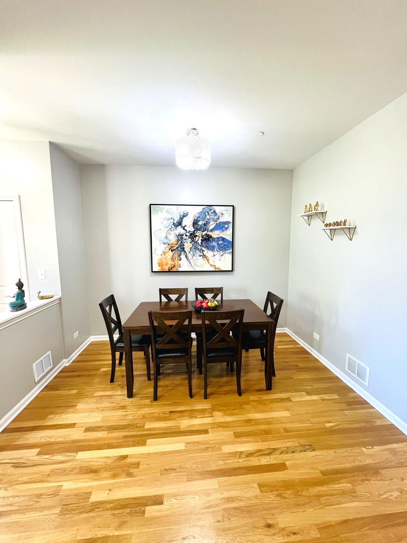 2585 Waterbury Lane, Buffalo Grove, IL 60089