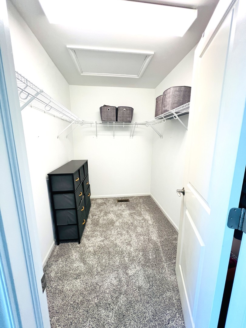 2585 Waterbury Lane, Buffalo Grove, IL 60089