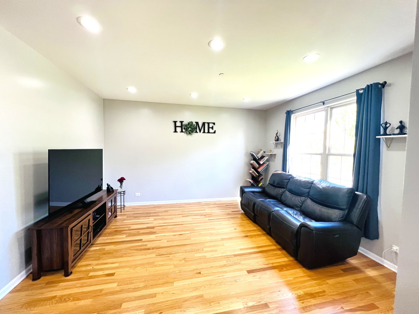 2585 Waterbury Lane, Buffalo Grove, IL 60089