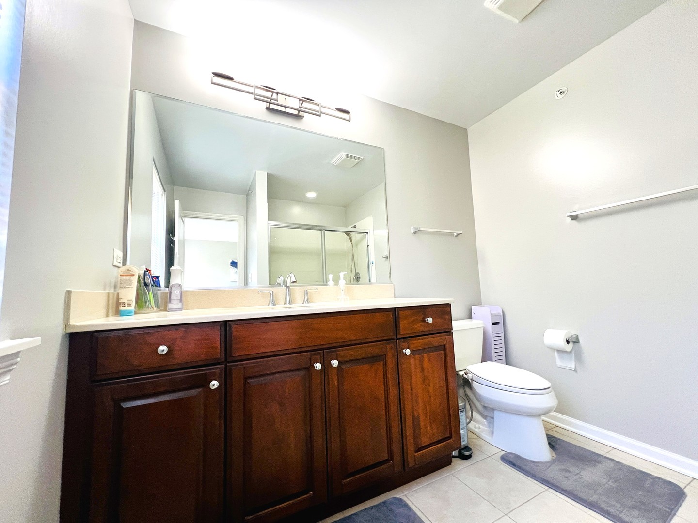 2585 Waterbury Lane, Buffalo Grove, IL 60089