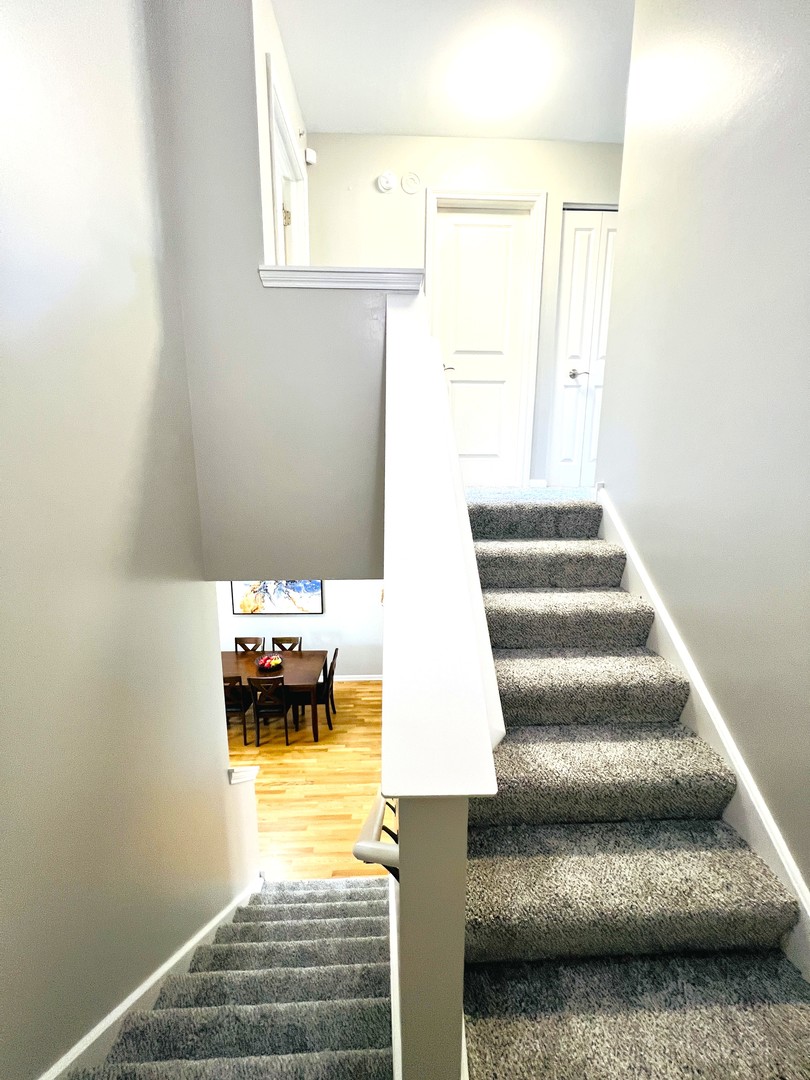 2585 Waterbury Lane, Buffalo Grove, IL 60089