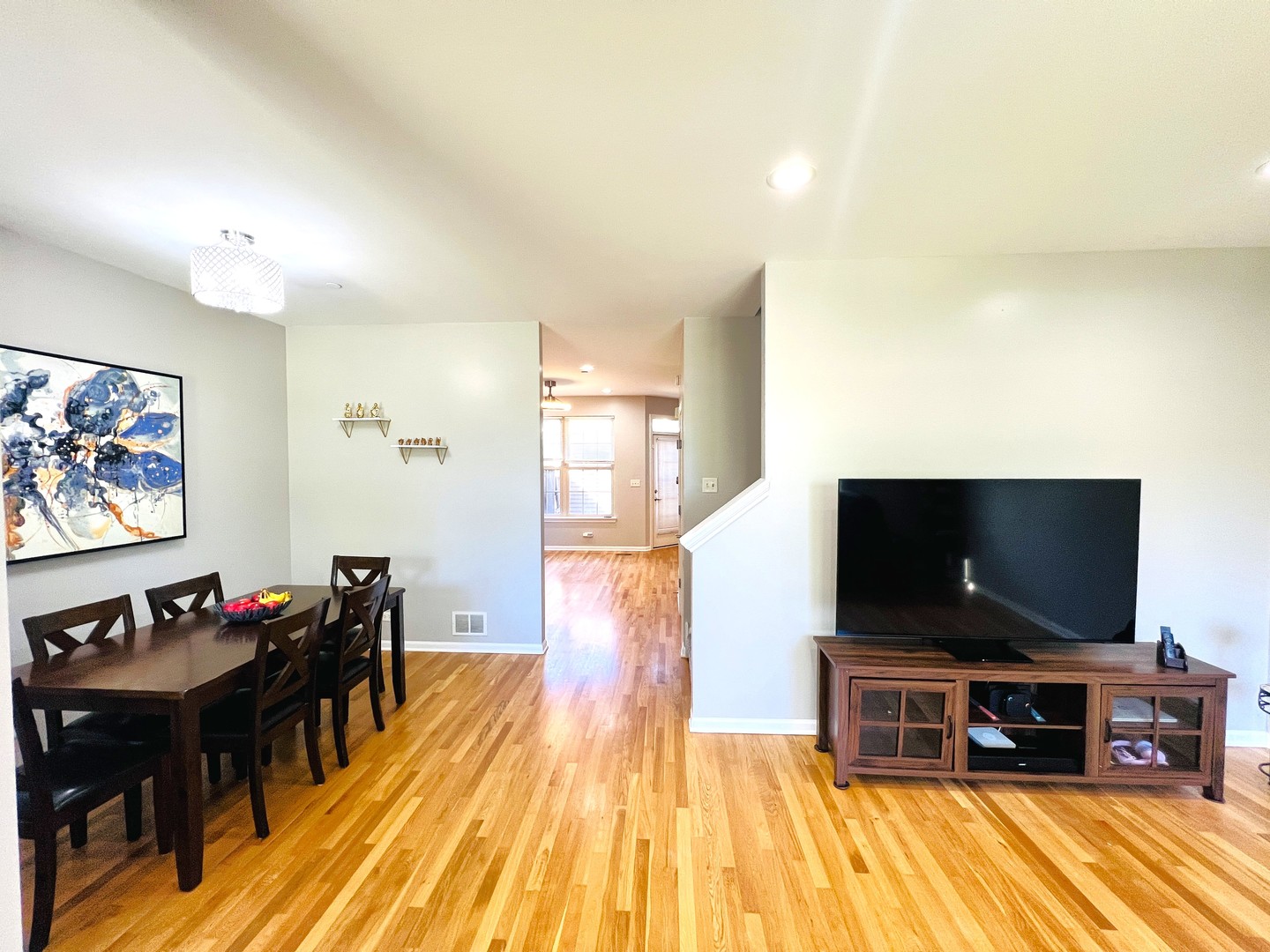 2585 Waterbury Lane, Buffalo Grove, IL 60089