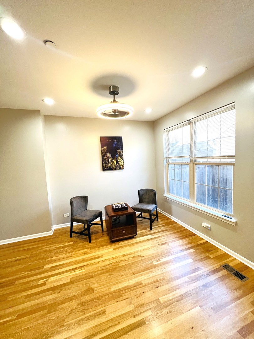 2585 Waterbury Lane, Buffalo Grove, IL 60089