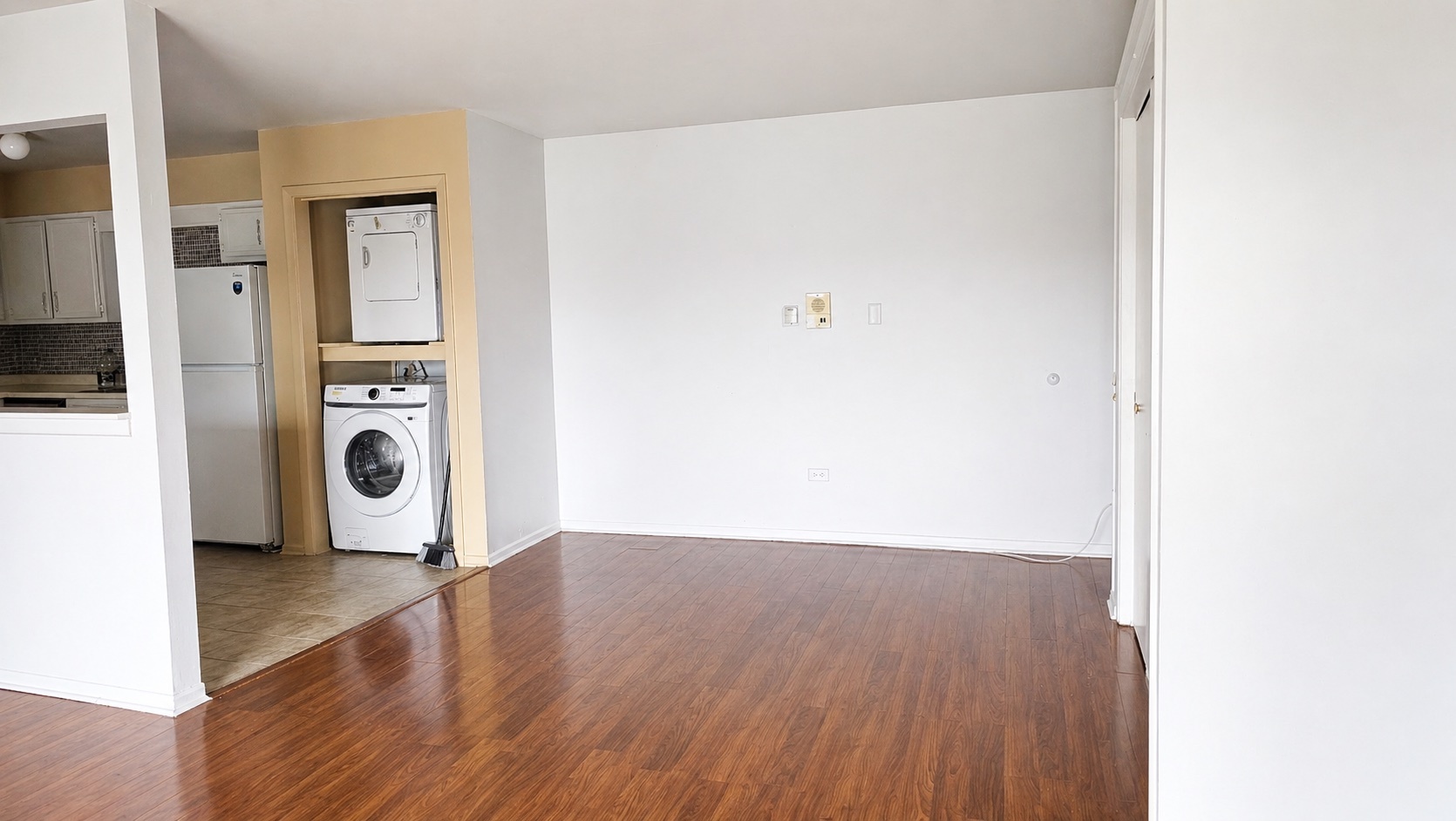 155 W Elk Trail #354, Carol Stream, IL 60188