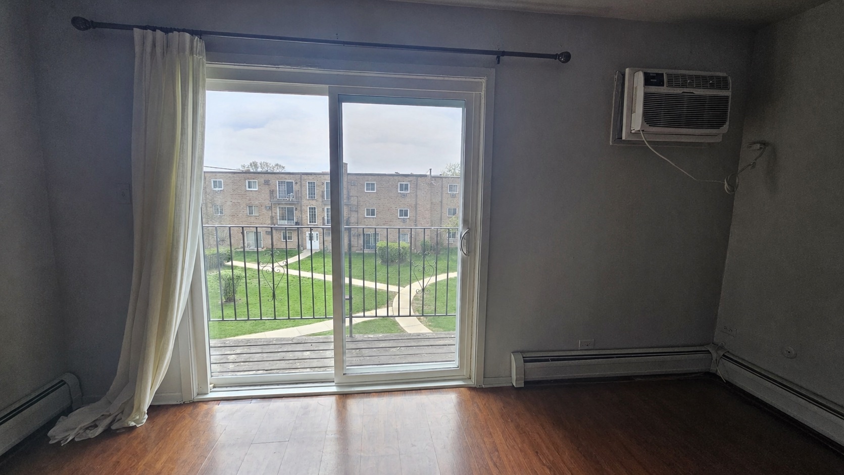 155 W Elk Trail #354, Carol Stream, IL 60188