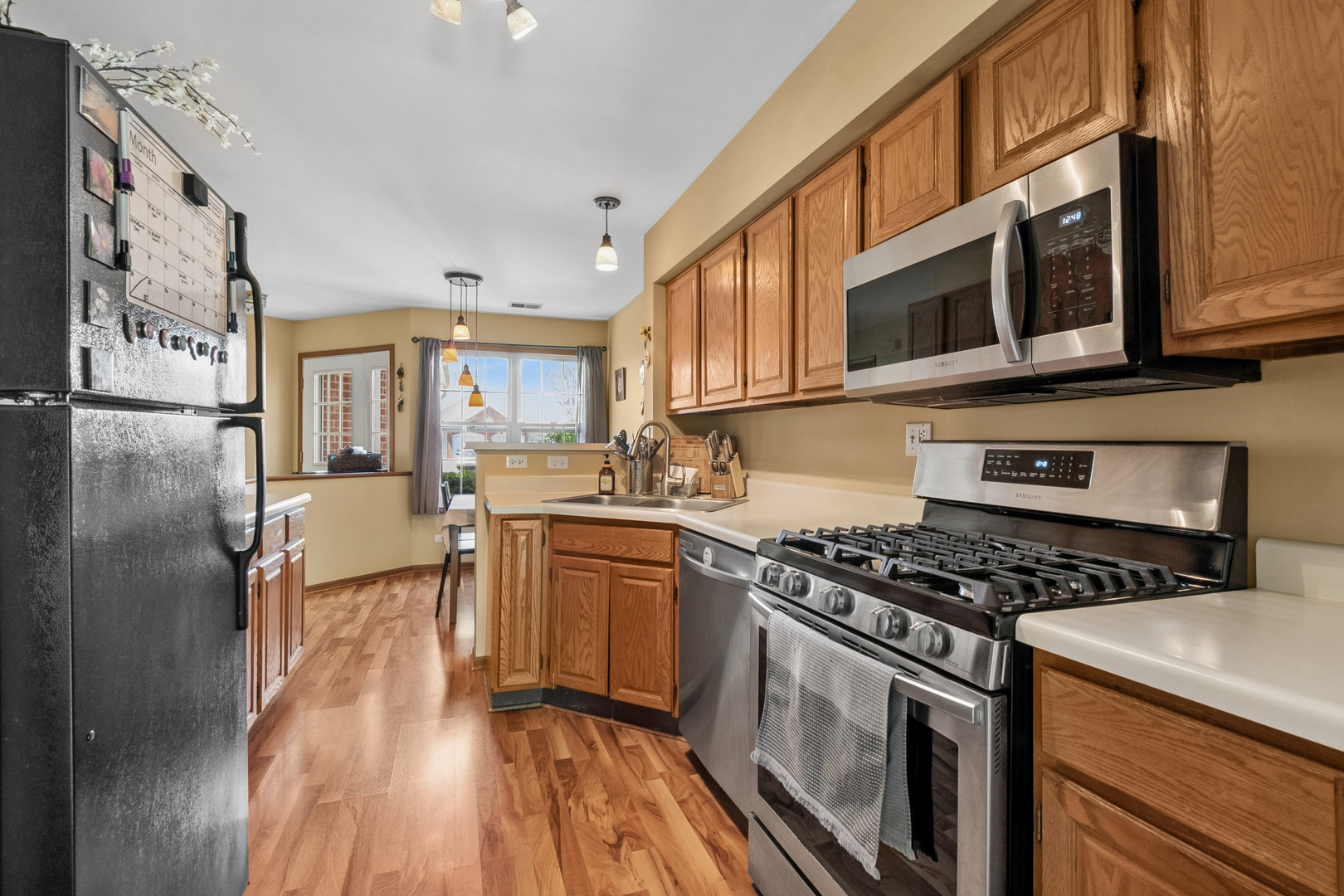 261 Ashbury Lane, Roselle, IL 60172