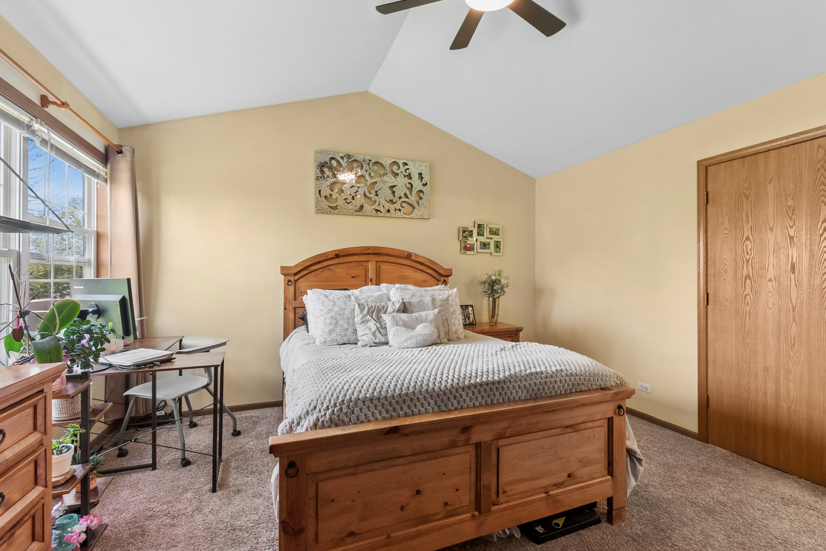 261 Ashbury Lane, Roselle, IL 60172