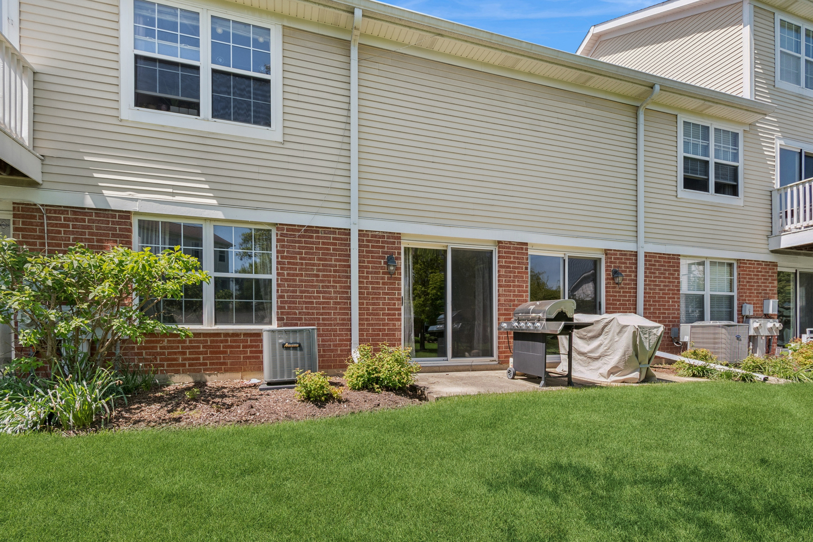 261 Ashbury Lane, Roselle, IL 60172