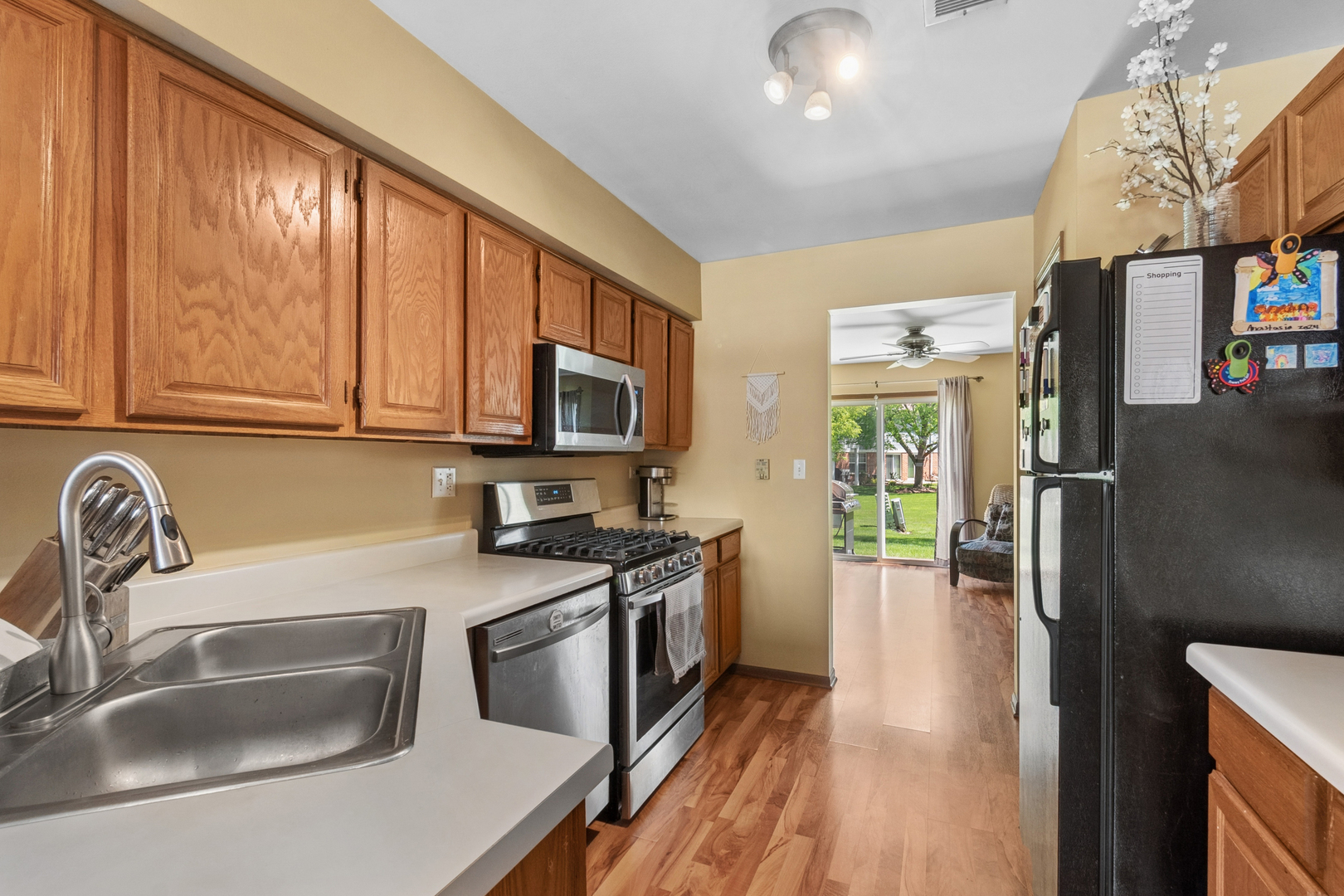 261 Ashbury Lane, Roselle, IL 60172