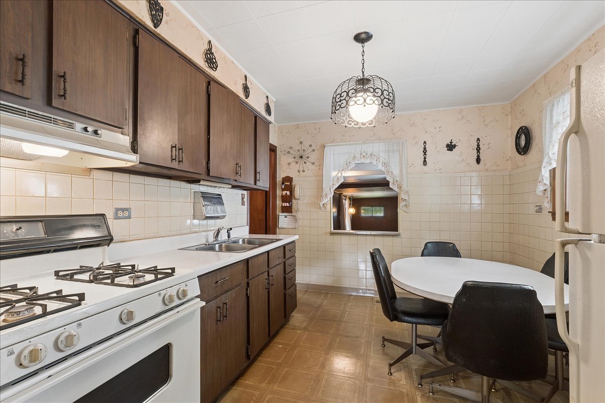 11024 Oxford Avenue, Chicago Ridge, IL 60415