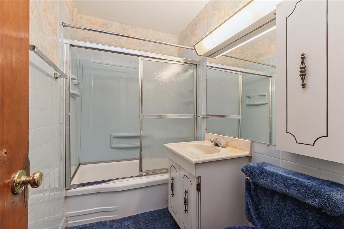11024 Oxford Avenue, Chicago Ridge, IL 60415