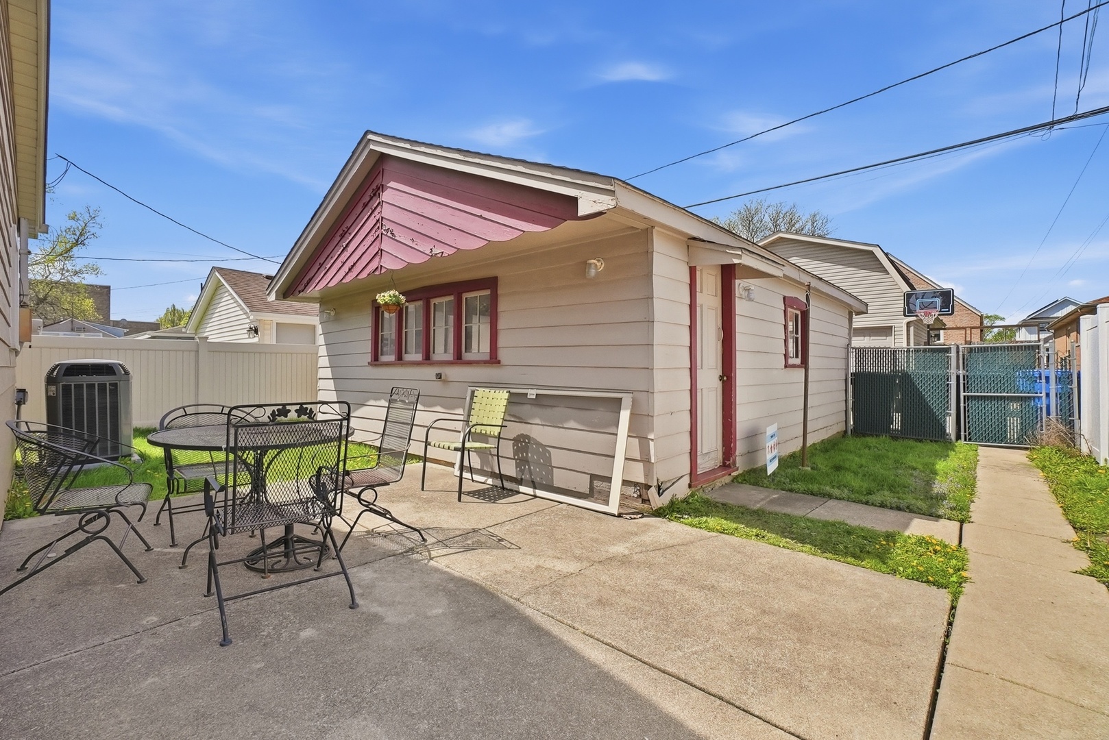 10140 S Washtenaw Avenue, Chicago, IL 60655