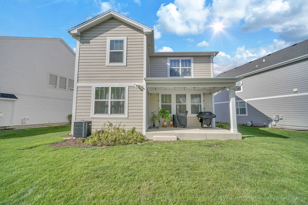 23 Commons Circle, Hawthorn Woods, IL 60047