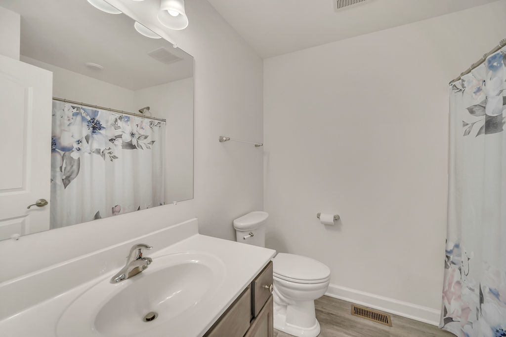 23 Commons Circle, Hawthorn Woods, IL 60047
