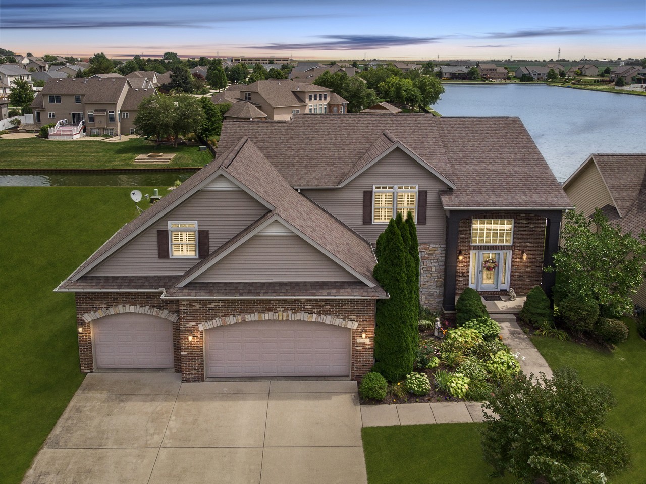 1303 Janet Drive, Bloomington, IL 61704