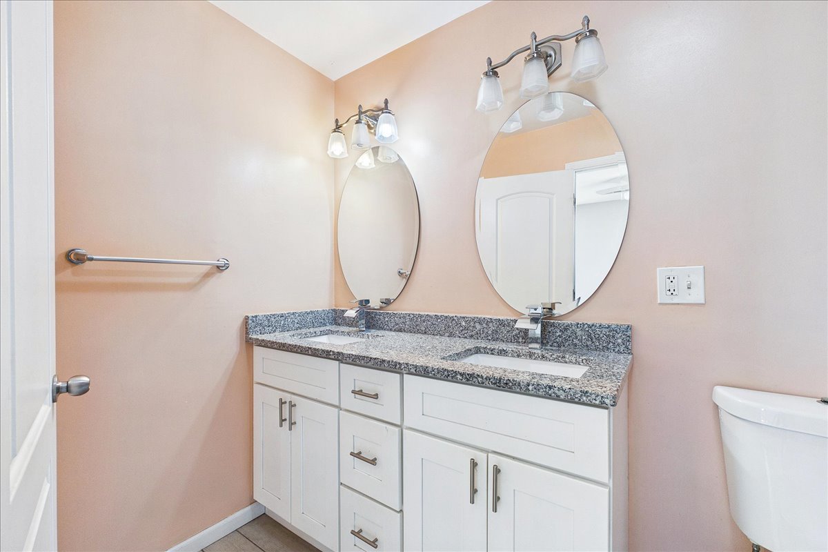 29 N Metropolitan Avenue, Waukegan, IL 60085