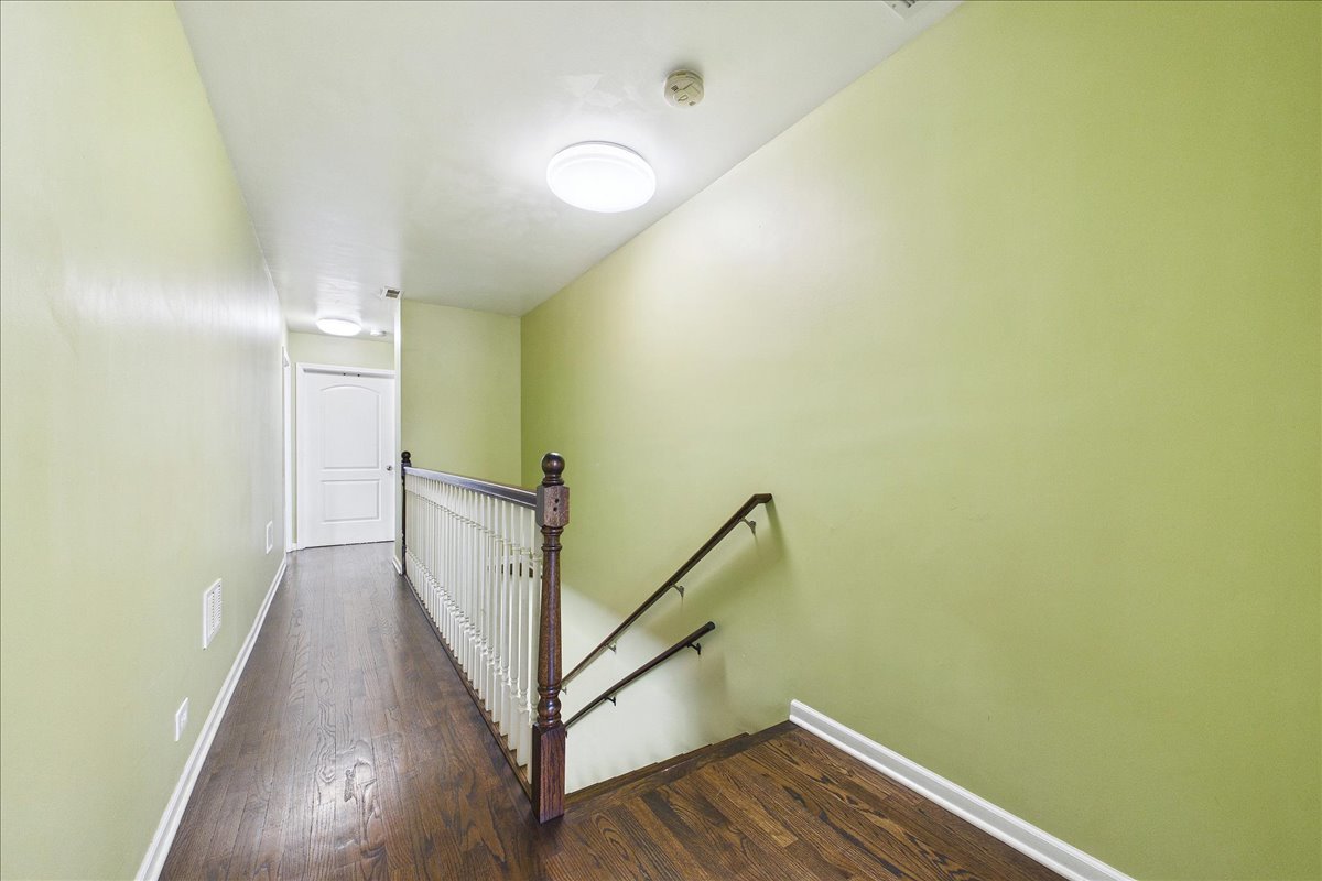 29 N Metropolitan Avenue, Waukegan, IL 60085
