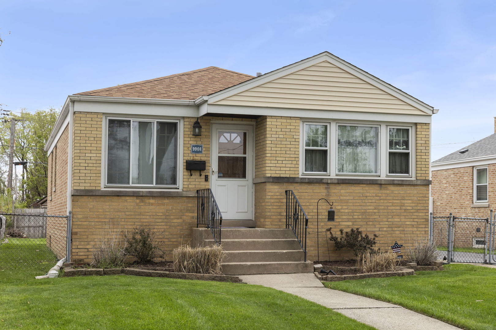 9966 Montrose Avenue, Schiller Park, IL 60176