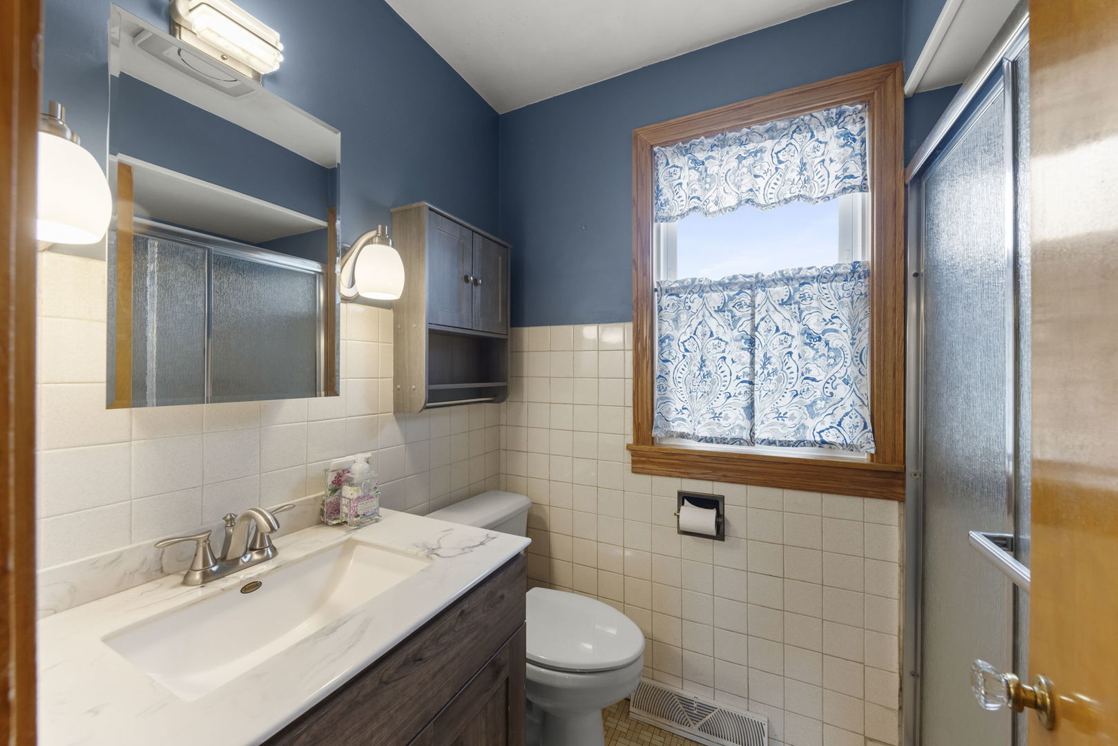 9966 Montrose Avenue, Schiller Park, IL 60176