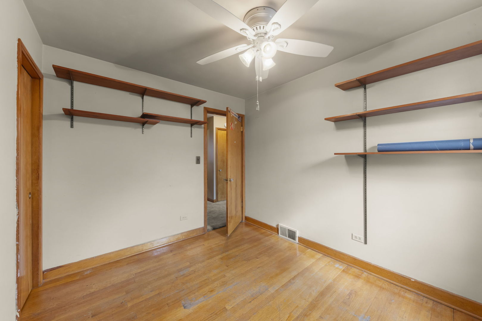 9966 Montrose Avenue, Schiller Park, IL 60176