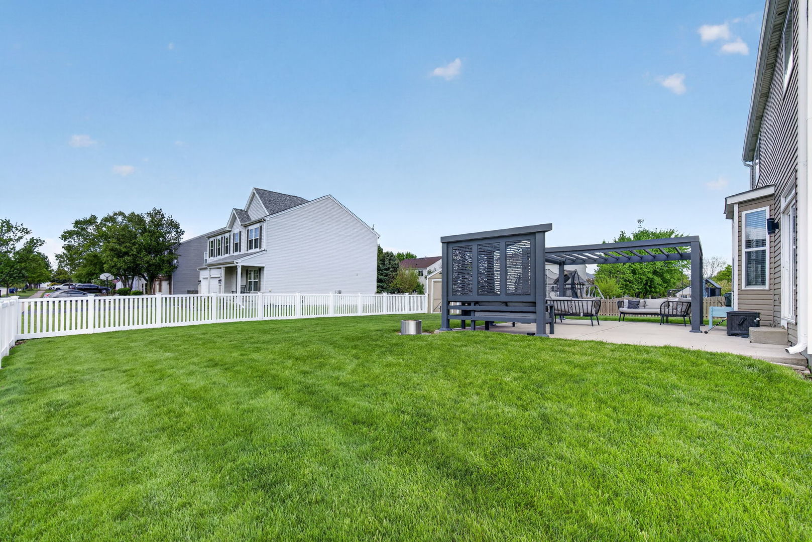 1155 S Wabena Avenue, Minooka, IL 60447