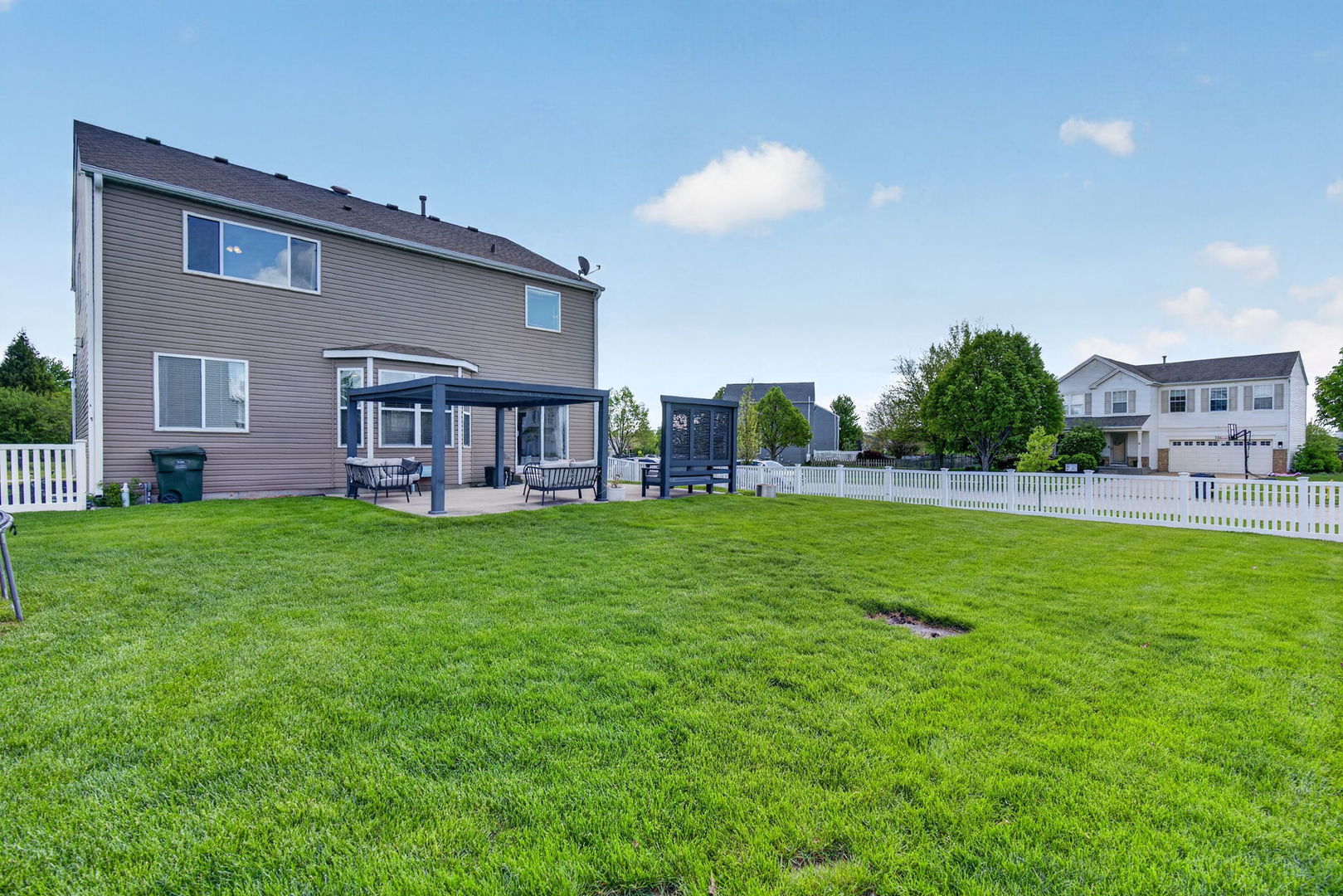 1155 S Wabena Avenue, Minooka, IL 60447