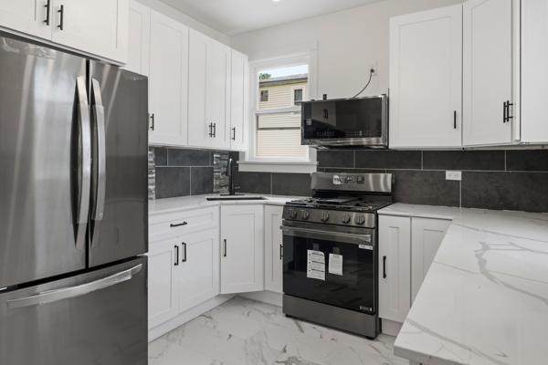 7948 S Colfax Avenue, Chicago, IL 60649