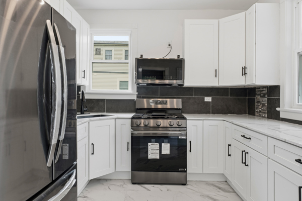7948 S Colfax Avenue, Chicago, IL 60649