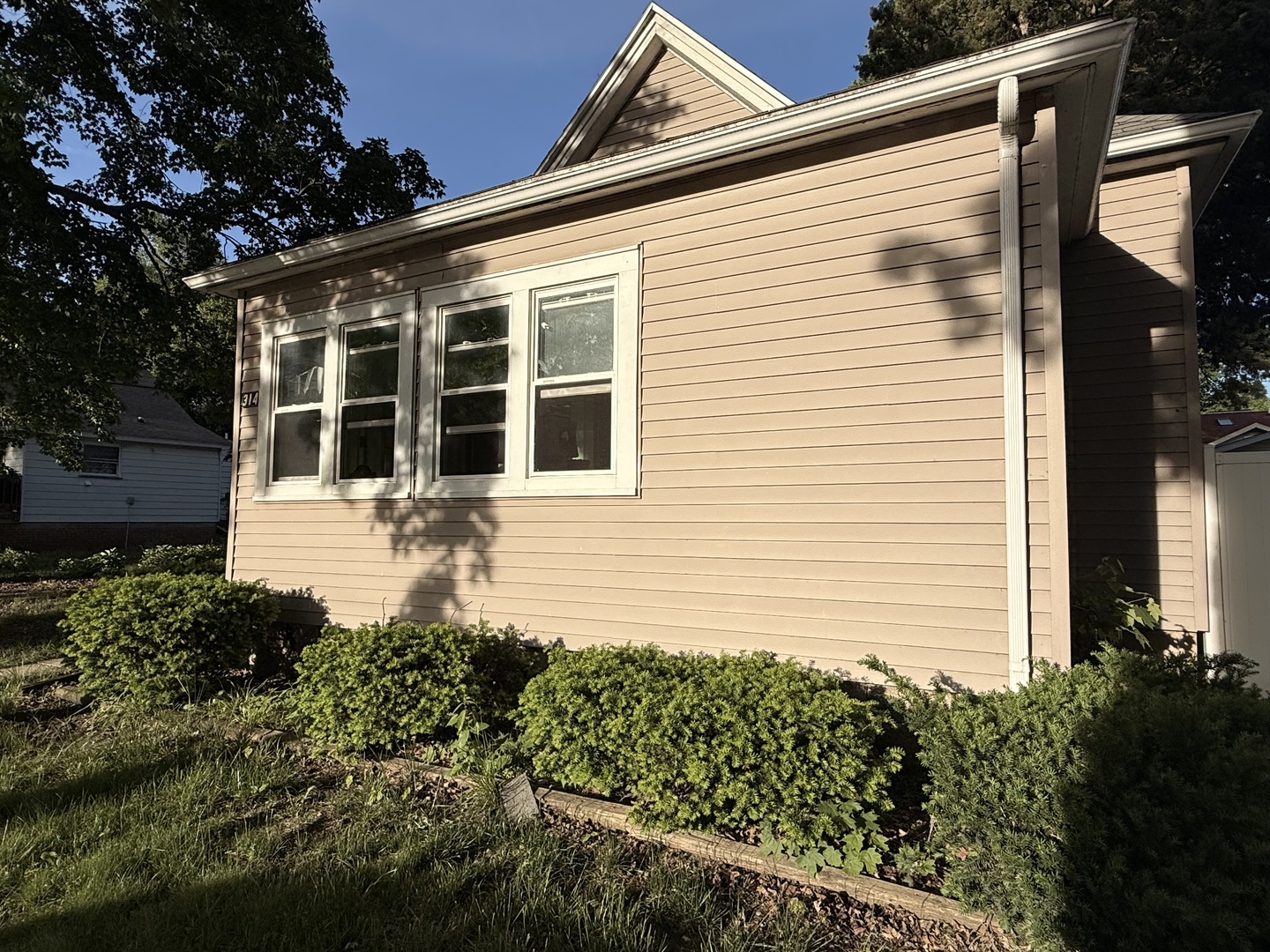 314 S Quincy Street, Clinton, IL 61727