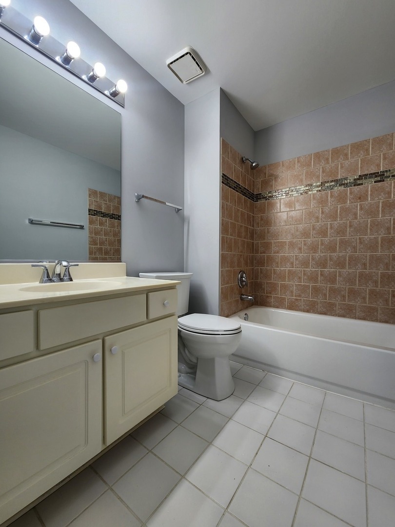 2753 S Cedar Glen Drive, Arlington Heights, IL 60005