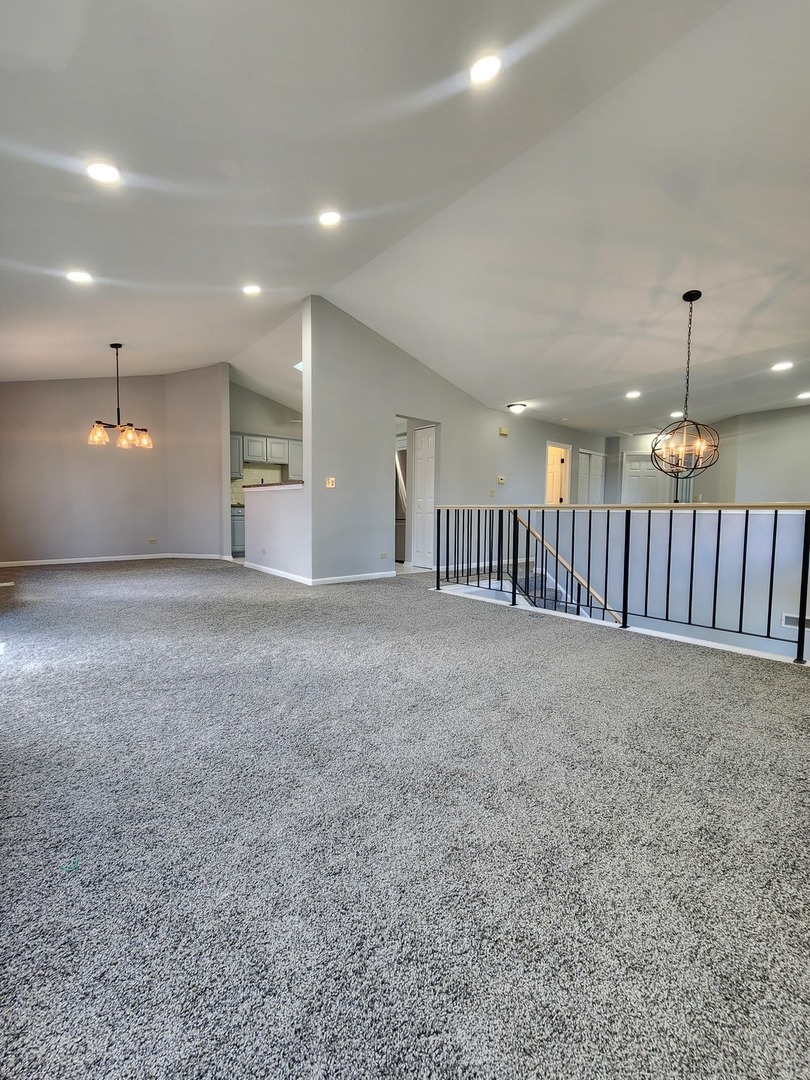 2753 S Cedar Glen Drive, Arlington Heights, IL 60005