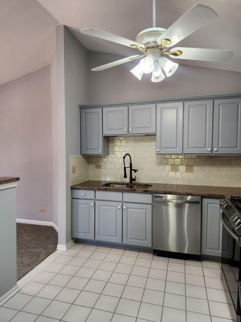 2753 S Cedar Glen Drive, Arlington Heights, IL 60005