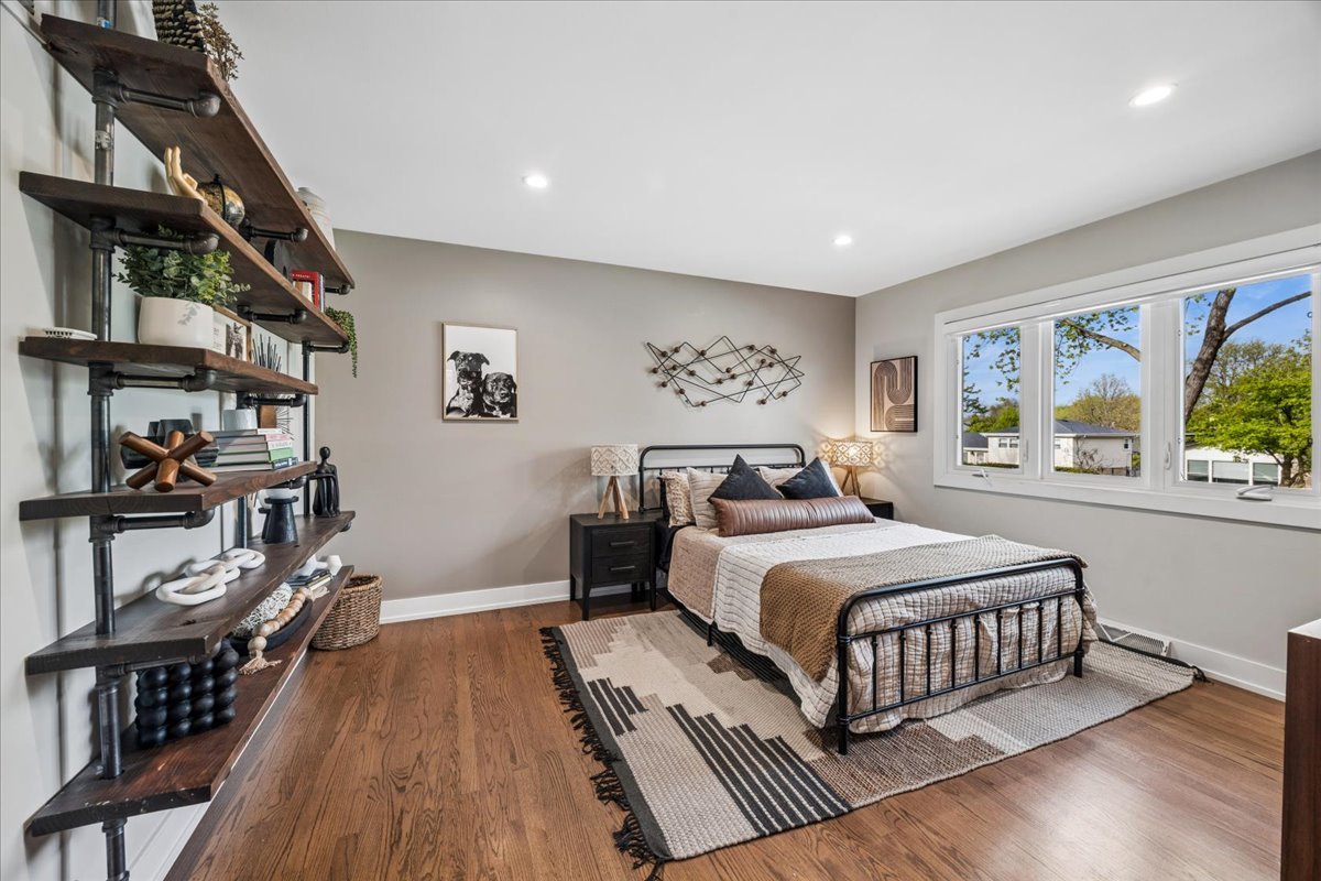 534 Summit Drive, Schaumburg, IL 60193