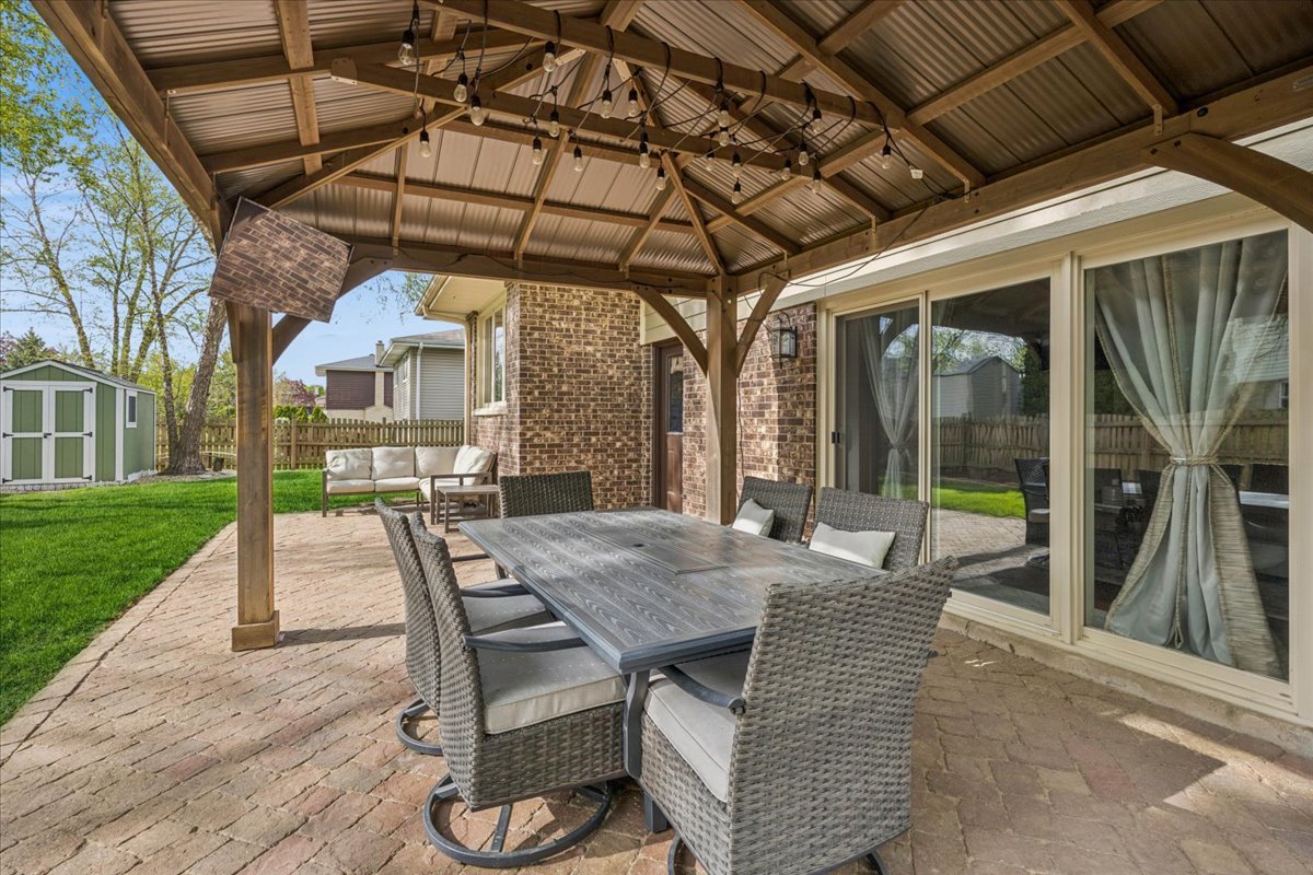 534 Summit Drive, Schaumburg, IL 60193