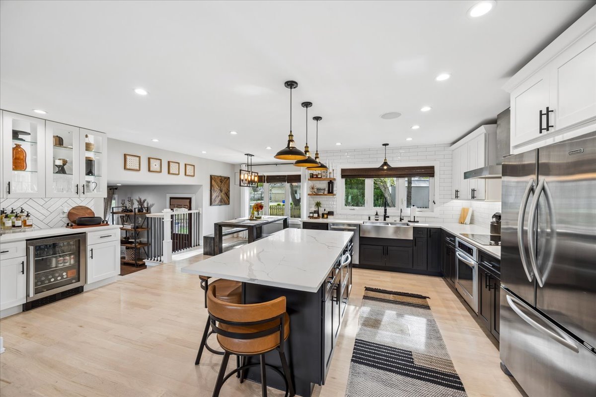 534 Summit Drive, Schaumburg, IL 60193