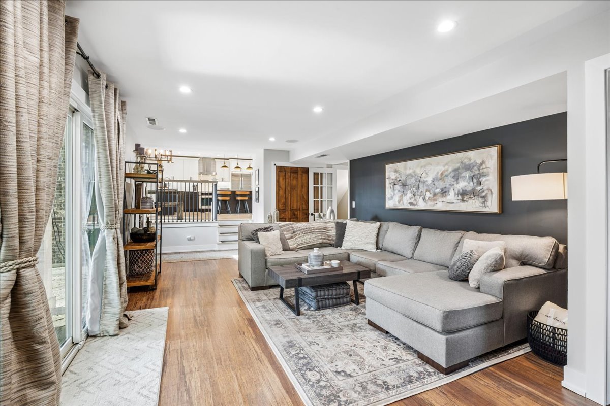 534 Summit Drive, Schaumburg, IL 60193