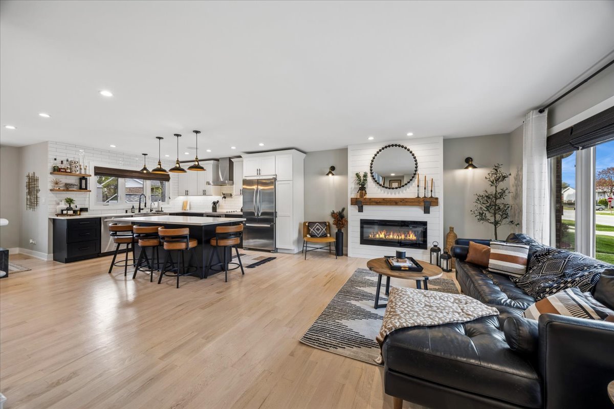 534 Summit Drive, Schaumburg, IL 60193