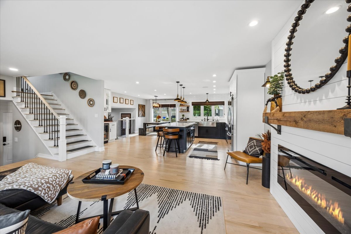 534 Summit Drive, Schaumburg, IL 60193