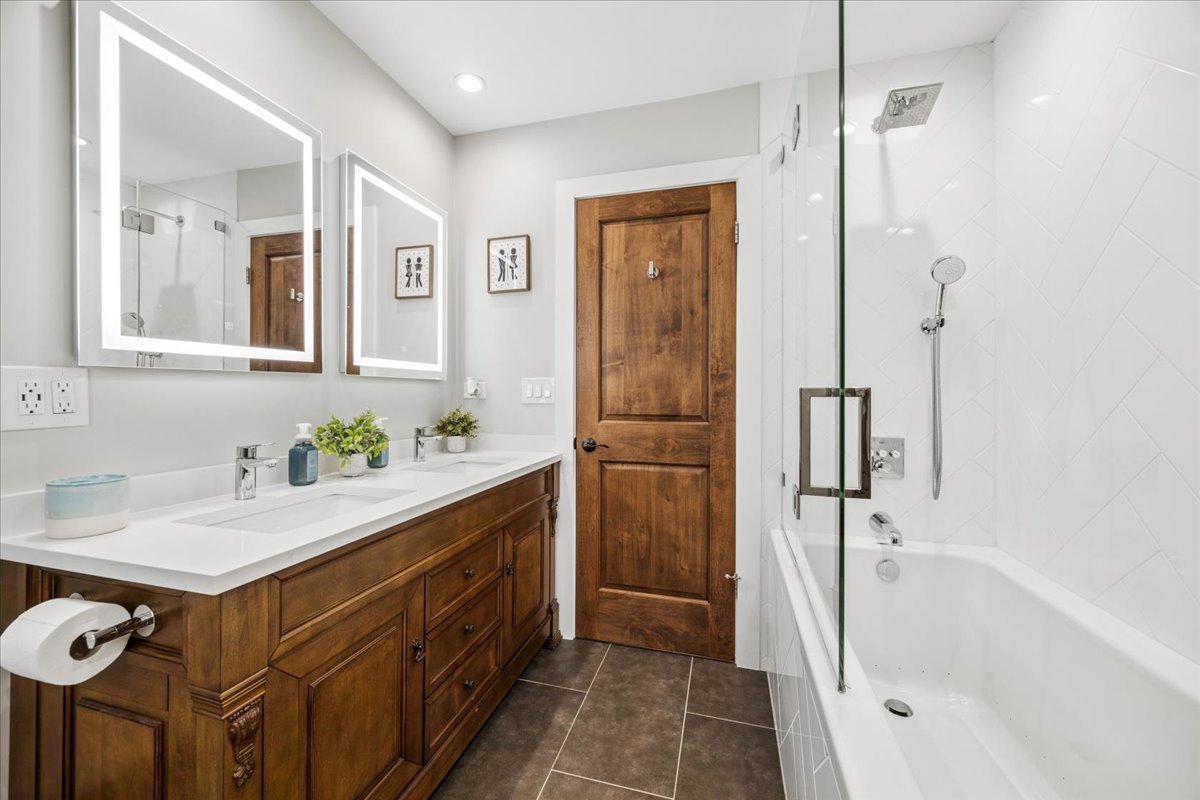 534 Summit Drive, Schaumburg, IL 60193