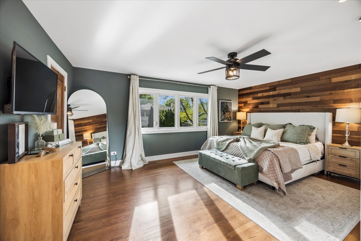 534 Summit Drive, Schaumburg, IL 60193