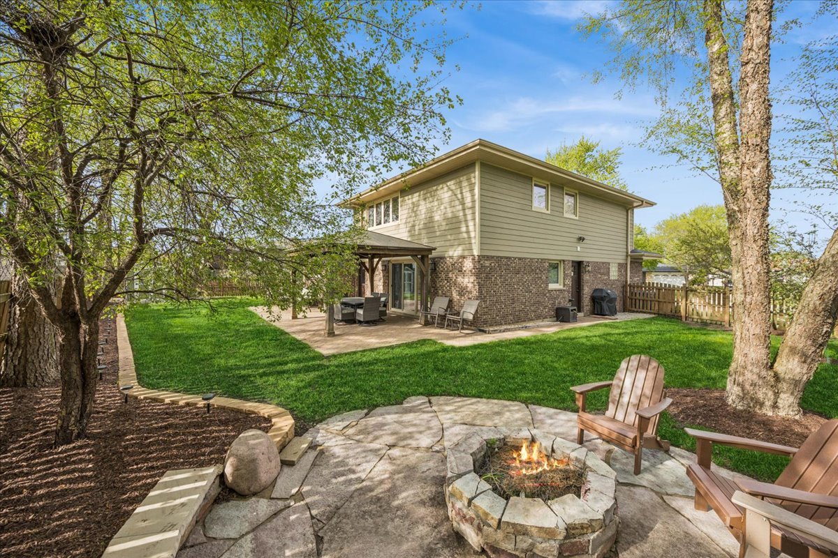 534 Summit Drive, Schaumburg, IL 60193