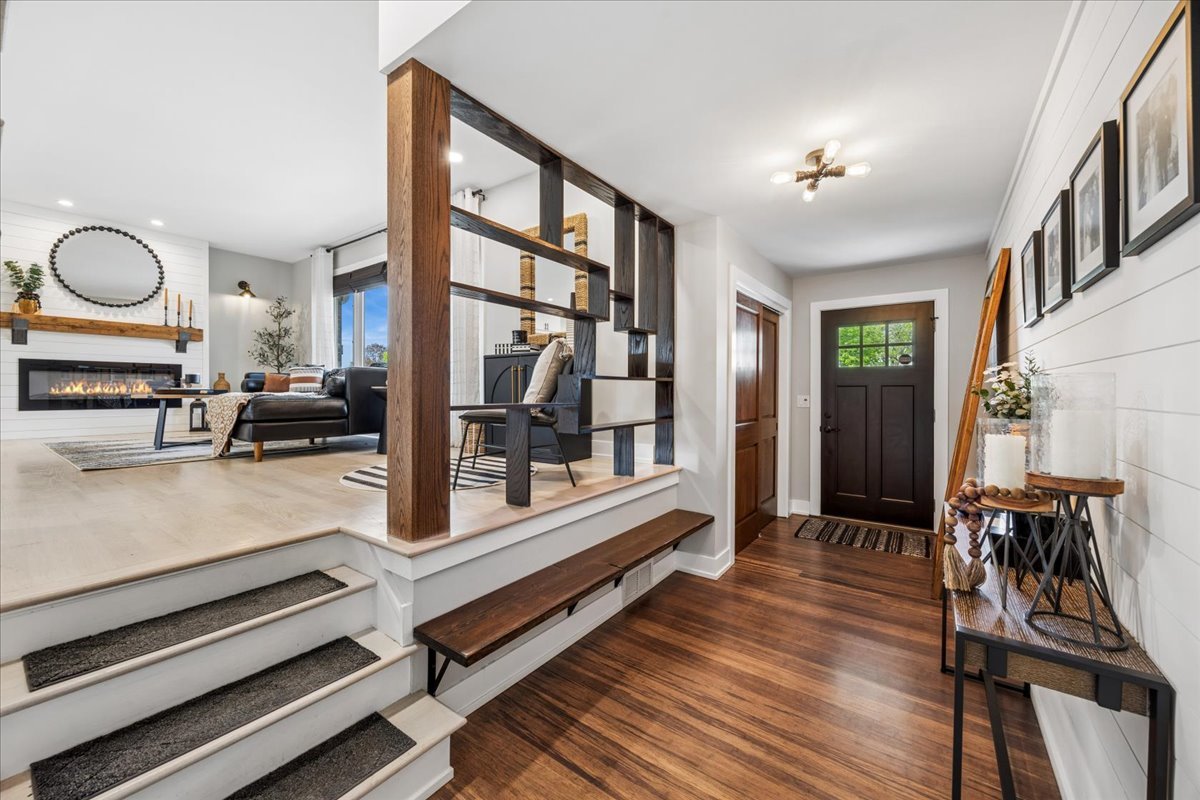 534 Summit Drive, Schaumburg, IL 60193