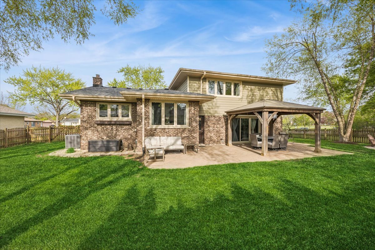 534 Summit Drive, Schaumburg, IL 60193