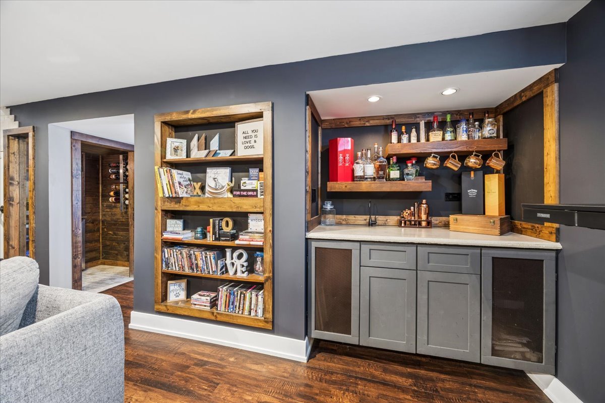 534 Summit Drive, Schaumburg, IL 60193